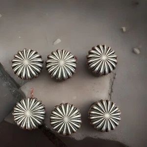 6 Unbranded Flower Concho Screwback 3/4” Antique silver - Picture 1 of 3