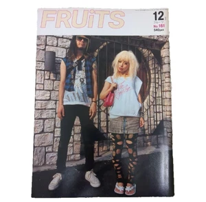 FRUITS Magazine 2010 December No.161 JAPAN Harajuku street fashion Shoichi Aoki - Picture 1 of 3