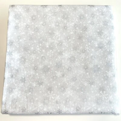 Telas metálicas de algodón Jingles de Laura Berringer Snow Marcus por media yarda Foto 1 de 4