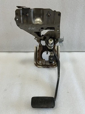 1991 1992 1993 1994 1995 1996 1997 TOYOTA PREVIA PEDAL FRENO Foto 1 de 4