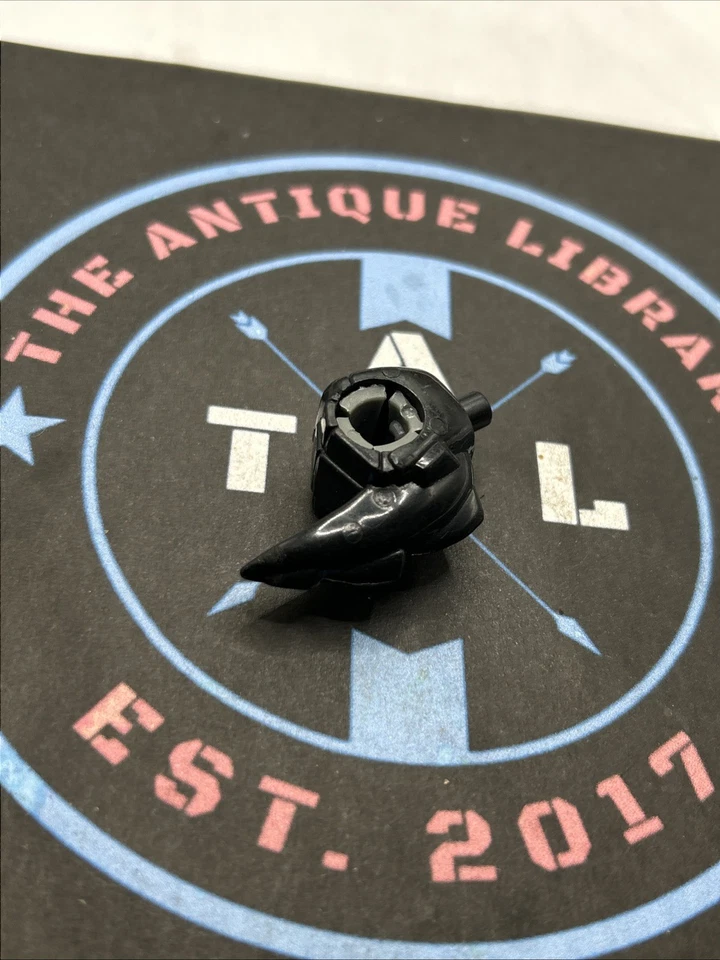 Transformers G1. 1988 Seacons Snaptrap. Piranacon Left Fist - Image 1 of 1