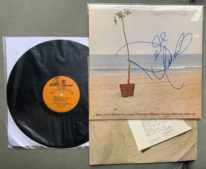 12” Vinyl Record Album LP Neil Young On The Beach Autographed Signed EX Conditio - Picture 1 of 5