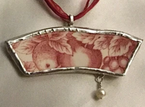 Gebrochener Porzellan Obst und Beeren Anhänger aus Libby Teller - Bild 1 von 2