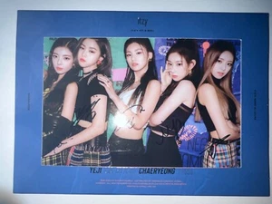 ITZY [IT’Z ME] Autographed Signed Album WANNABE VER. - Picture 1 of 2