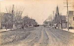 Wahpeton ND Sporco Street Vista Chiesa Cavallo & Wagon Vero Foto Cartolina - Picture 1 of 2