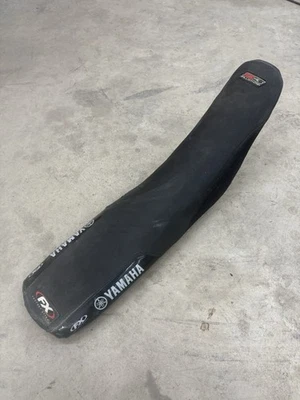 Yamaha YZ250F 2003 2004 YZ450F ASIENTO FABRICANTE DE EQUIPOS ORIGINALES BANDEJA DE ESPUMA 5TA-24710-00-00 Foto 1 de 4