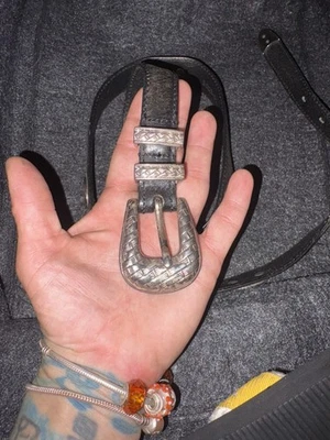 Cinturón de cuero italiano negro Greg Norman para hombre 36/90 tiburón plata conchos western Foto 1 de 4