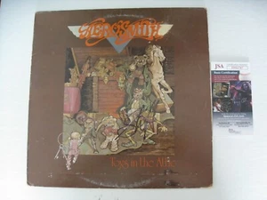 Steven Tyler Autogramm signed Aerosmith Toys In The Attic Vinyl JSA #PP02787 - Bild 1 von 1