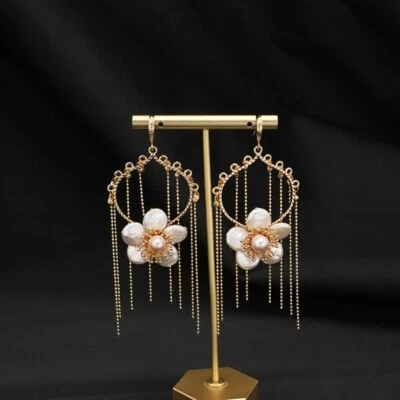 D17 Ohrringe vergoldet Tropfen mit Blume aus Barockperlen Quasten Süßwasserperle - Bild 1 von 4