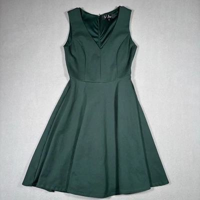 Vestido para mujer Lulus Hello World pequeño verde oscuro midi calce y acampanado sin mangas Foto 1 de 4