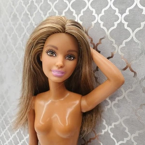 Muñeca Barbie 10.5" Petite. Hermosos reflejos de Neysa Face - Imagen 1 de 7