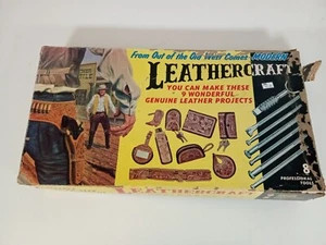 VINTAGE Tandy Leathercraft Beginners Kit Genuine Leather Projects - Picture 1 of 9