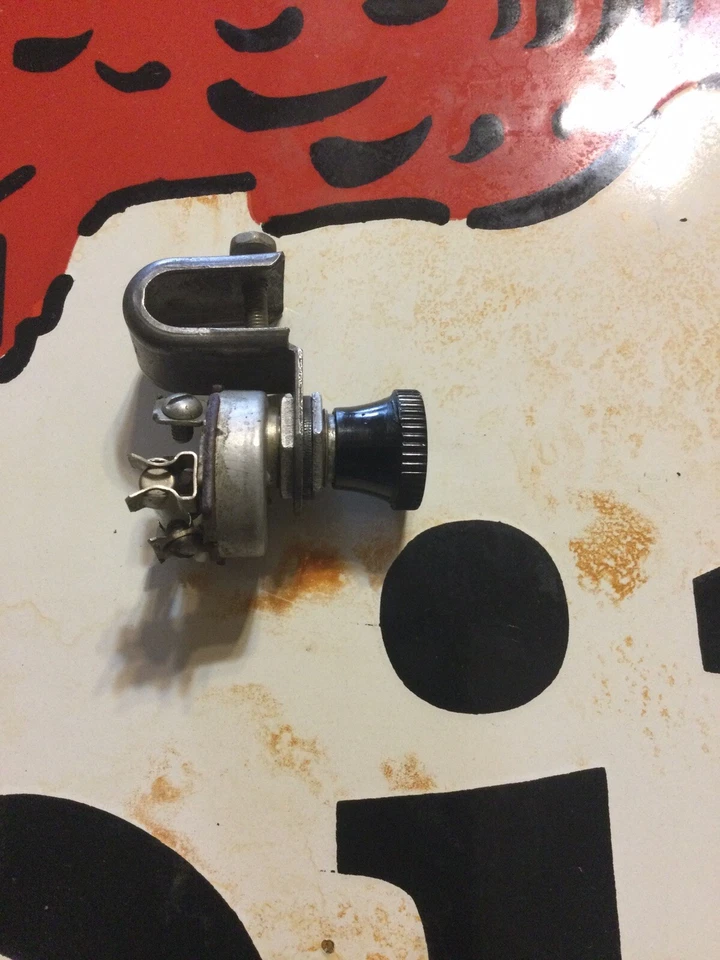 DE COLECCIÓN 30-40s Under THE DASH ACCESORIO ANTINIEBLA RESPALDO LUZ INTERRUPTOR SCTA TROG Foto 1 de 4