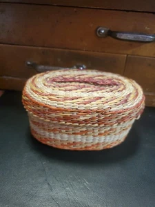 Vintage Natural Woven Sweet Grass Oval Basket with Lid  5"x 3" X 2.25"  JO+567 - Picture 1 of 10