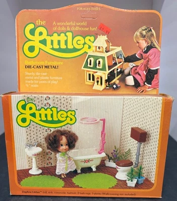 Mattel #3225 1980 The Littles Daphne muñeca muebles de baño fundido a presión NRFB Foto 1 de 4