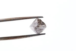 Diamante sfuso ottaedro marrone naturale 2,15 ct 7,06 mm cristallo grezzo grezzo VD09 - Foto 1 di 9