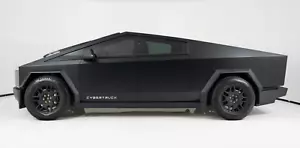 Tesla Cybertruck 2023-2025 Cybertruck Font Front Door Decals Set Graphic - Foto 1 di 7