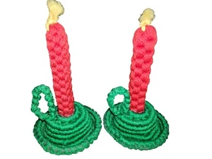 Par de candelabros de Navidad vintage MCM macramé decoración rojo y verde 10 " - Imagen 1 de 8