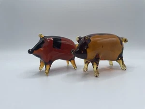 Pilgrim Glass Brown Pigs 3.5x2 Set Of 2 - Picture 1 of 11