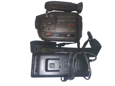 Panasonic Palmcorder AFx8 Digital Fade VHS-C W/Charger, Light, Battery&CaseWorks - Image 1 of 4