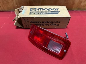 LUZ TRASERA DODGE VAN MOPAR 4034099 B100 B200 B300 70-77 NUEVA DE STOCK 1970-1977 - Imagen 1 de 5
