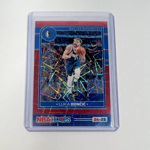 2024-25 Panini NBA Hoops Luka Doncic #115 Red Lazer /99 SP Mavericks Lakers - Bild 1 von 12