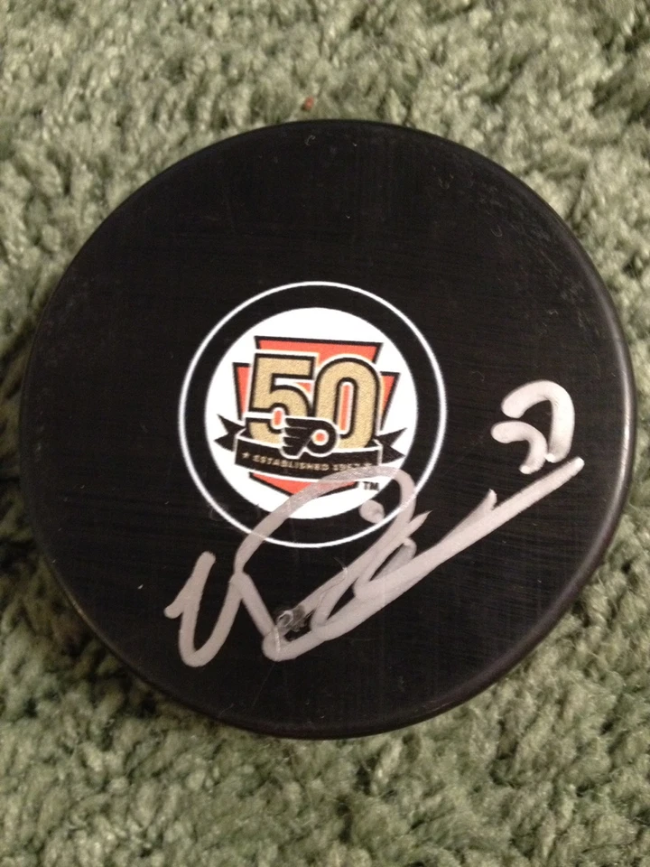 Disco del 50 aniversario de los Philadelphia Flyers autografiado firmado por Valtteri Filppula  Foto 1 de 1