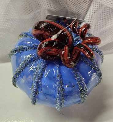 Calabaza de vidrio de estudio soplado de vidrio Luke Adams: ya no estamos en Kansas Foto 1 de 4