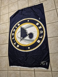 NHL St. Louis Blues Flag Logo mit Bogen - Bild 1 von 4