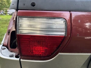 03-06 Luz trasera Subaru Baja LH puerta trasera interior lado del conductor maletero tapa lámpara izquierda - Imagen 1 de 14