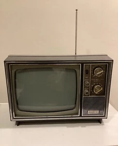 PHILCO FORD RARE FIND 8 INCHES SOLID STATE TV 1970s MODEL B341UBK - Picture 1 of 8