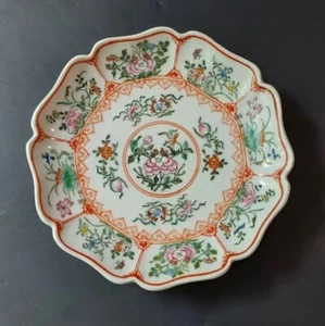 VINTAGE BIANCO CORPO TERRA GIAPPONE PIATTO DECORATIVO DIPINTO A MANO HONG KONG 6,5" - Foto 1 di 4