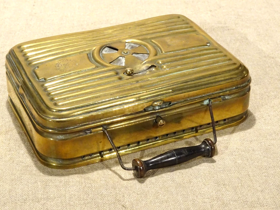 Ancienne chaufferette en laiton Girodon & Cie Villeurbanne Lyon - Photo 1/4