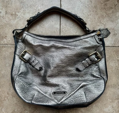 Bolso de Hombro Burberry Cuero Metálico Hobo Cartera Gunmetal Dorado Raro Usado en Excelente Condición Foto 1 de 4