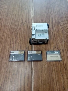 JVC Cybercam GR-DVM90 Mini DV Camcorder For Parts - Picture 1 of 20