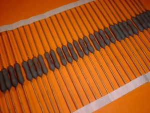 25x 3,3 Ohm 1 Watt Wirewound-Power-Widerstand 10% 350°C - Picture 1 of 2