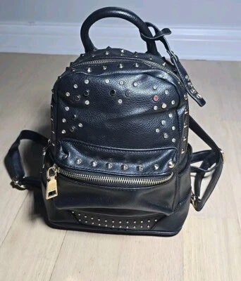 Bebe маленький черный Дамская сумка кроссовер рюкзак золото с заклепками стразы молнии - Изображение 1 из 4