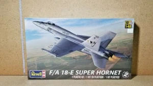 Revell > F/A 18-E Super Hornet Fighter Modellbausatz, Maßstab 1:48 [85-5850] - Bild 1 von 3