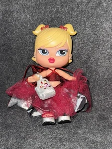 MGA Bratz Babyz Holiday Cloe 5,5" Puppe mit Holiday Fashions Ziel exklusiv - Bild 1 von 3