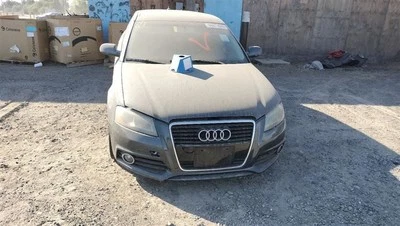 BLK LEFT FRONT DOOR TRIM PANEL 8P4867103HSAQ 2011 AUDI A3 AUDI Foto 1 de 4