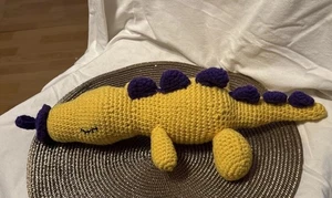 Ganchillo Dinosaurio Dormir Bebé con Chupete, 16 Pulgadas Largo 4.5 Pulgadas Alto - Imagen 1 de 4