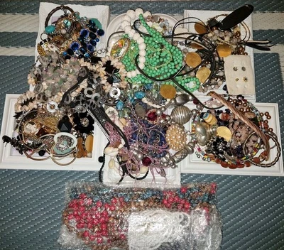 Konvolut Bastelschmuck Modeschmuck, 2,5 Kg, s. Fotos! - Bild 1 von 4