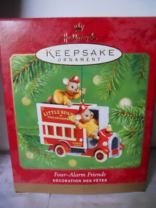 Hallmark VIER-ALARM FREUNDE ORNAMENT 2001 Druckguss Metall Feuerwehrauto Mäuse  - Bild 1 von 1