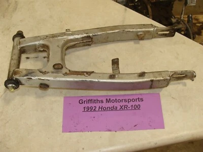 Honda XR100R 1992 89-01 OEM suspensión trasera brazo oscilante basculante perno de pivote  Foto 1 de 4
