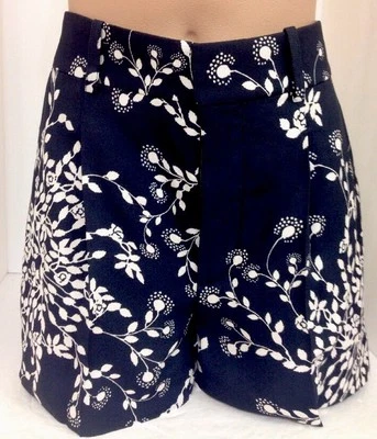 Pantalones Cortos Chloe Negro Estampado Hoja Hueso Talla Pequeña Tela Fina Cintura Alta 34 Foto 1 de 4