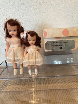 Muñecas Nancy Ann Storybook ~ #62/52 Big and Little Sisters Go To a Party Foto 1 de 4