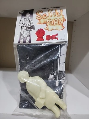 SOFUBI-MAN (Brillo en la oscuridad GID Ver.) FIGURA VINILO MAX TOY NAGATA Foto 1 de 4