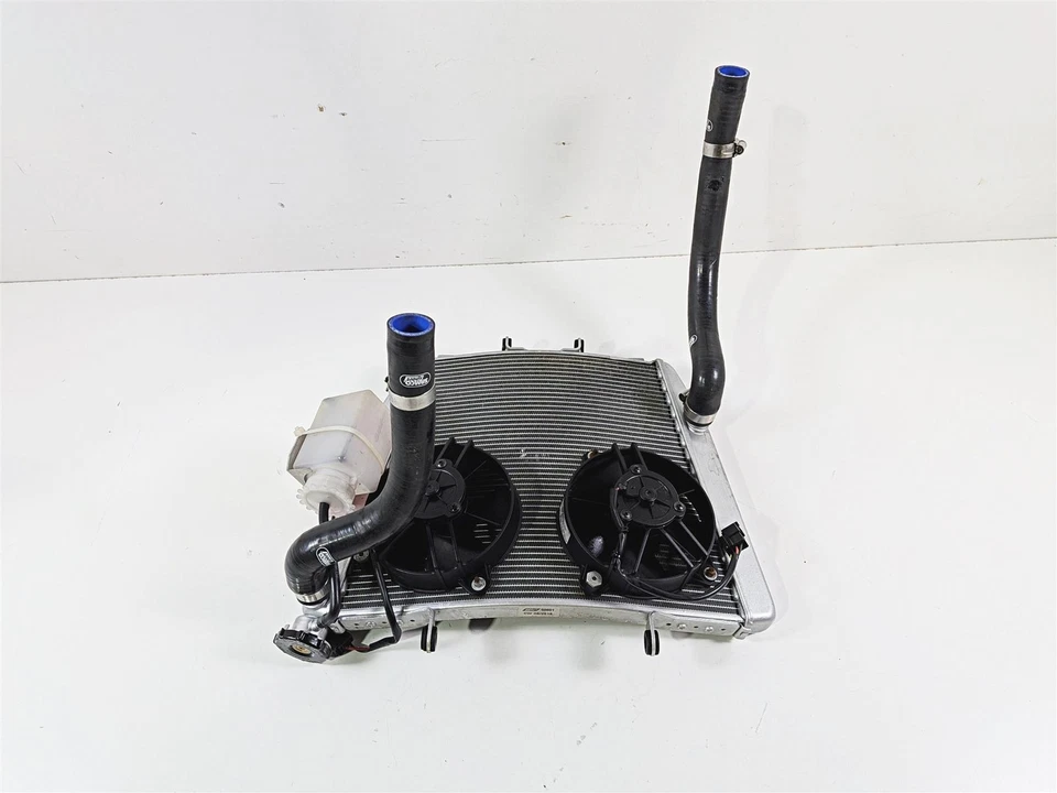 2018 Aprilia RSV4 RR 散热器风扇水库软管套装 - 无泄漏 B045753 — 第 1/4 张图片