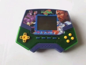 1997 TIGER ELECTRONICS SPACE JAM HANDHELD-SPIEL VOLLSTÄNDIG GETESTET UND FUNKTIONSFÄHIG. - Bild 1 von 6