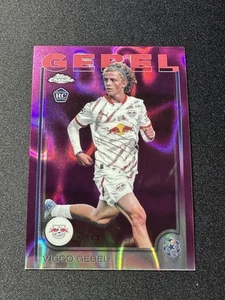 2024/25 Topps Chrome UEFA Club Competitions UCC - Viggo Gebel /75 RB Leipzig RC - Bild 1 von 2
